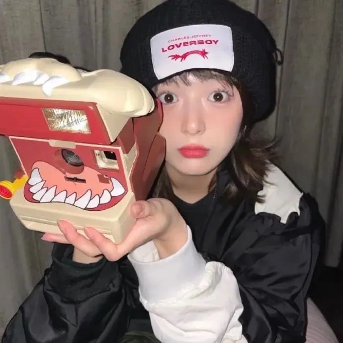 好莱坞芭比电影版海报